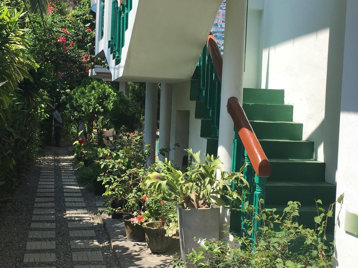 Happy Coconut Hotel Unawatuna Exterior photo