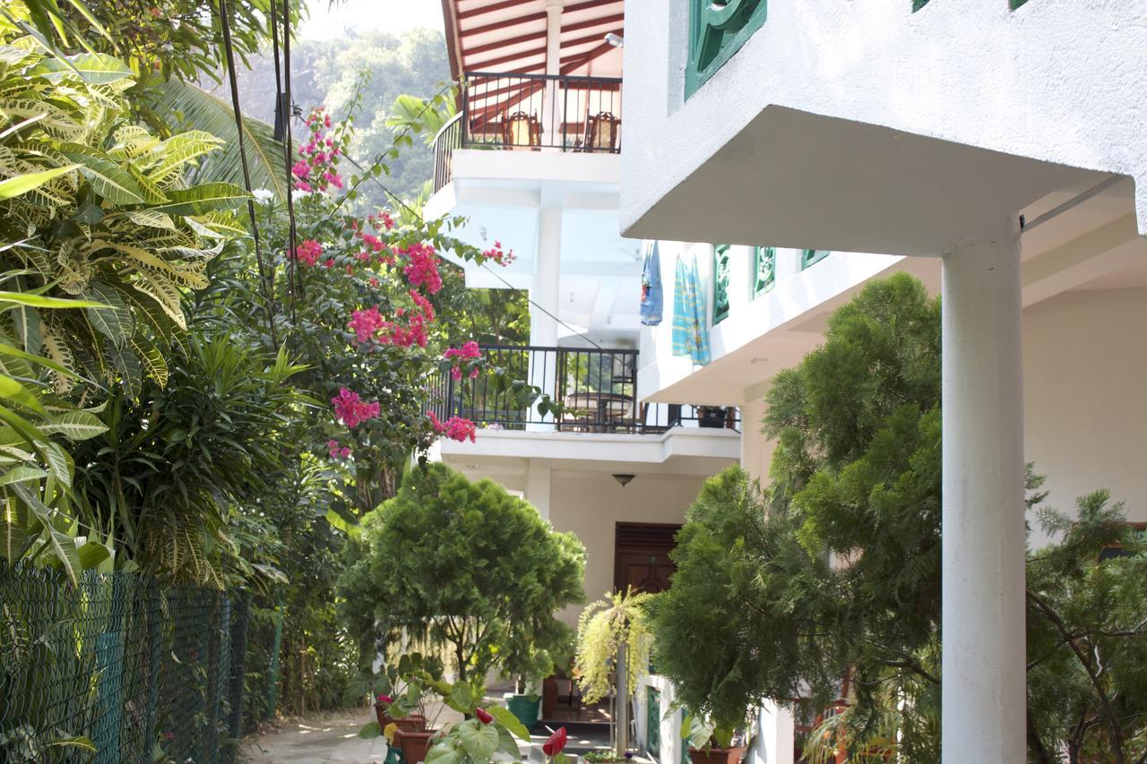 Happy Coconut Hotel Unawatuna Exterior photo